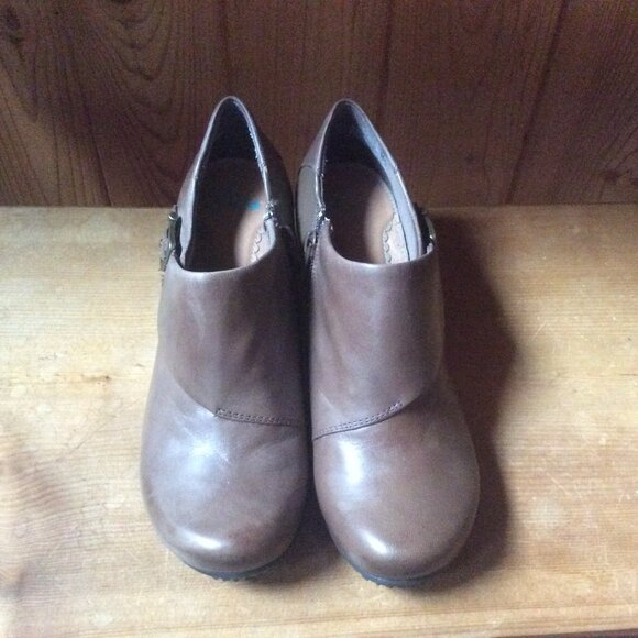 Yuu Tammy Light Brown Leather Upper Stacked Heel Western Ankle Boot Size 8.5M - Picture 2 of 10